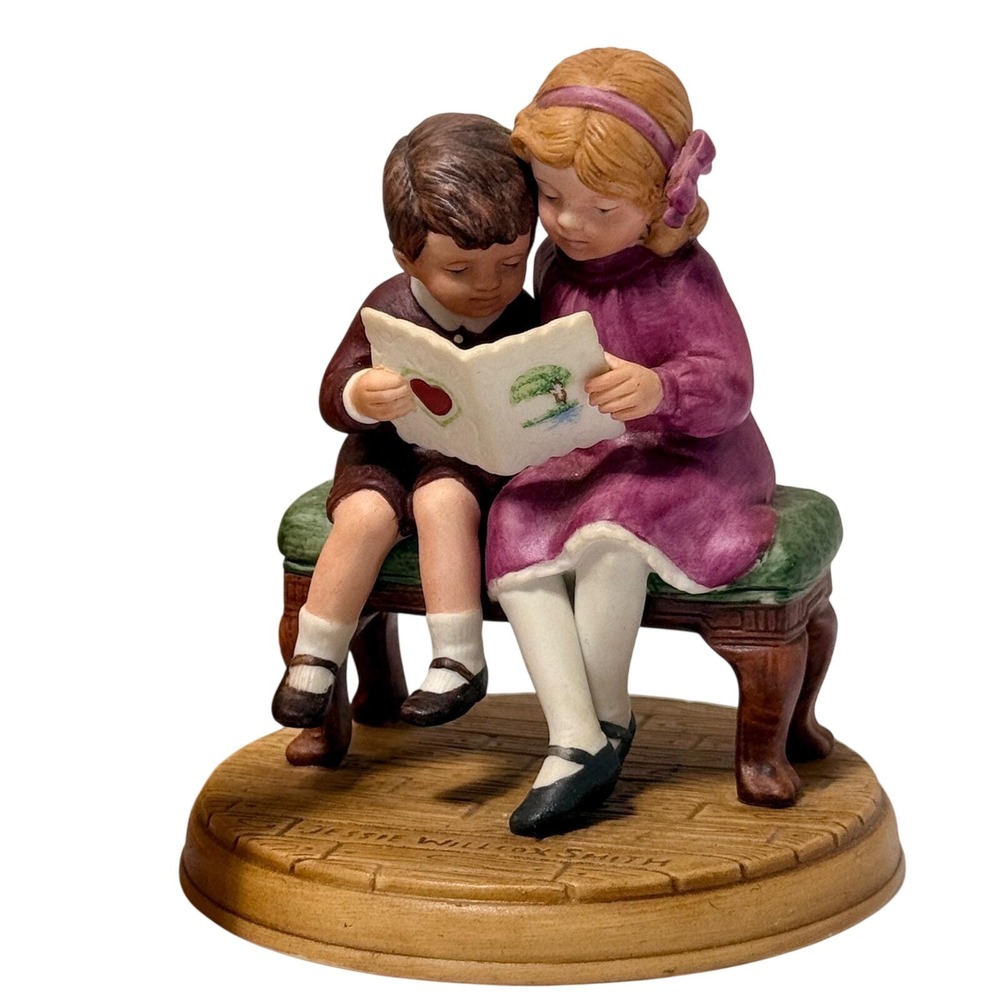 Avon Jessie Willcox Smith Be Mine Valentine 1986 Porcelain Figurine Boxed